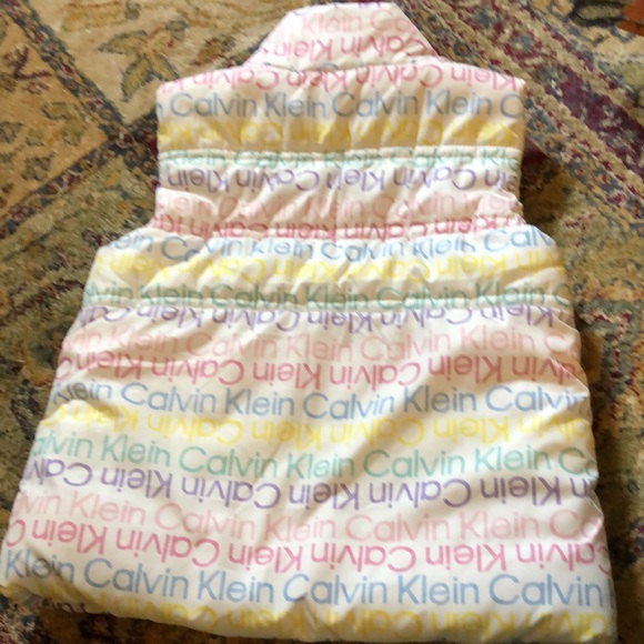 Calvin Klein 3T white puffer vest with colorful names - Picture 4 of 6